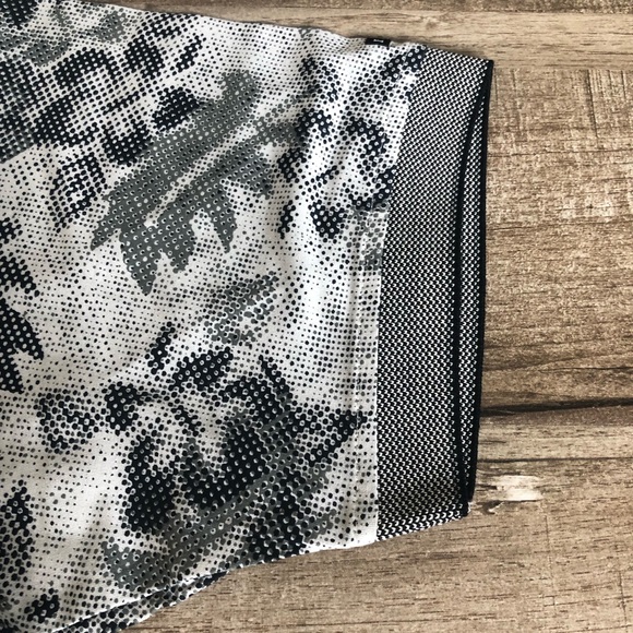 Men’s Izod Golf Short Sleeve Collared Shirt NWT - Picture 5 of 7